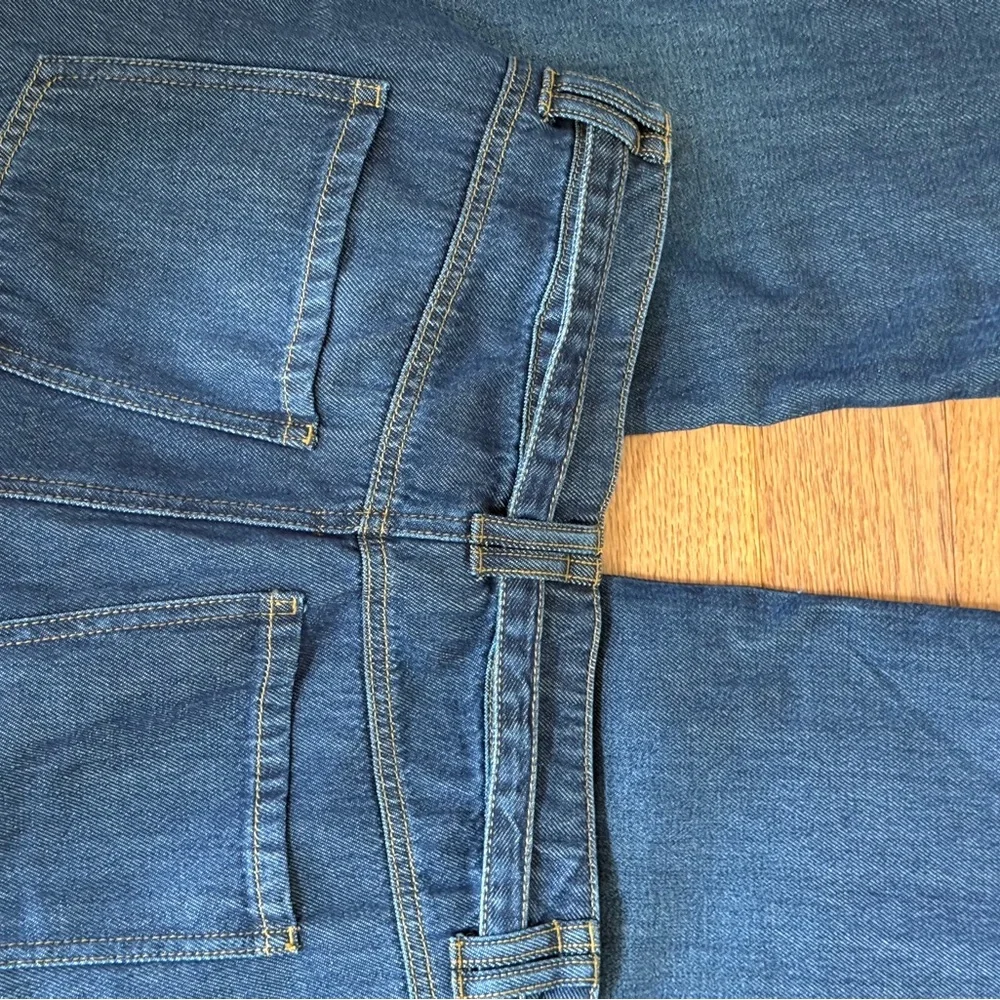 Cabi Beau Jeans
Size 8
Fall ‘25
Style 4904 Regular length - Picture 7 of 11